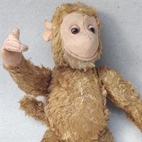 lysebrun-plys-abe-lyst-hoved-poter-med-hale-bevægelige-arme-ben-gammelt-krammedyr-legetøj